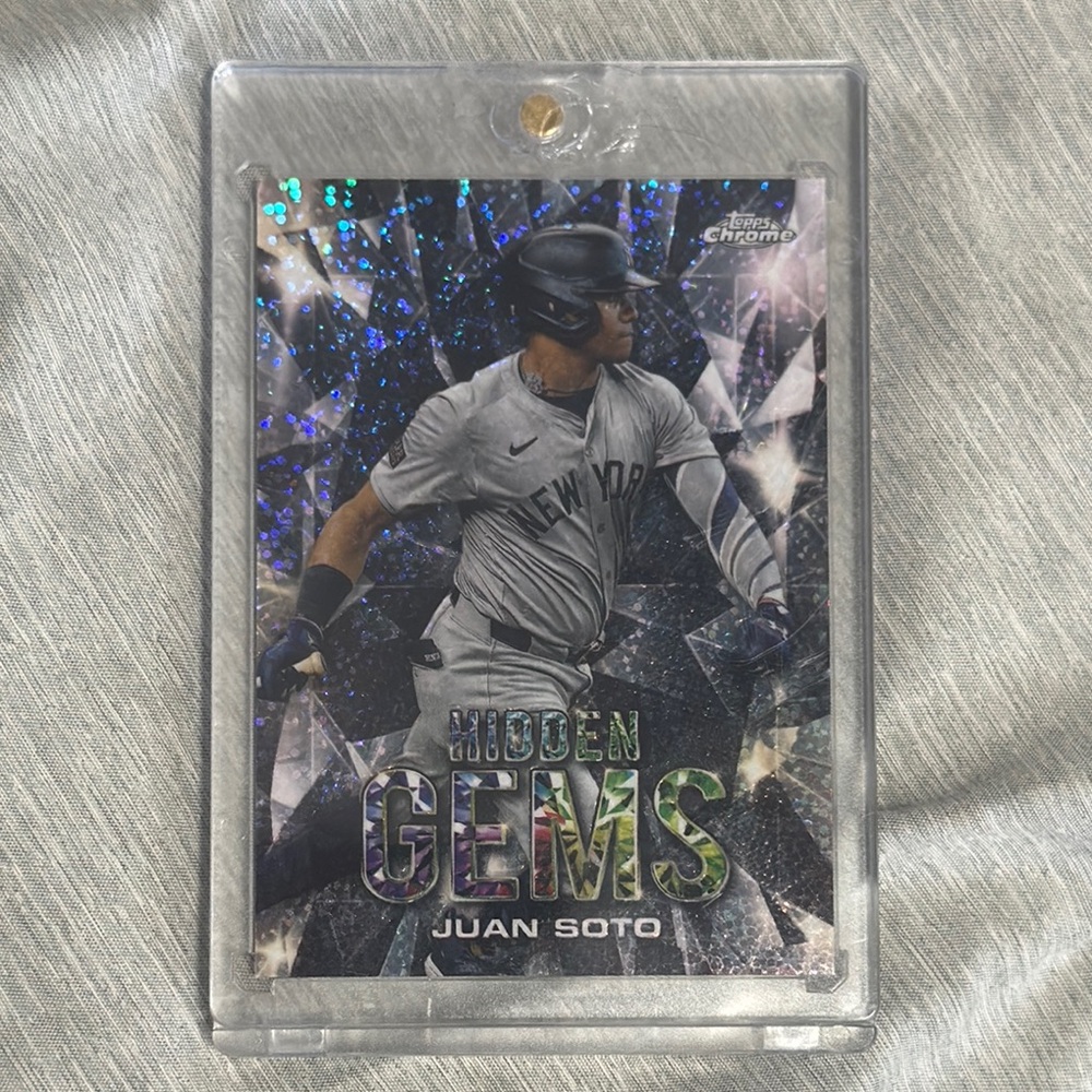 Juan Soto baseball card